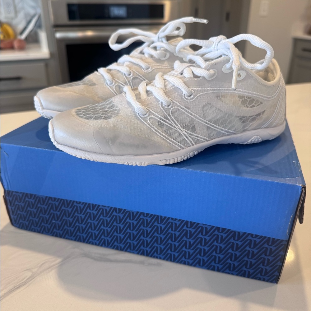 Ascend Air 2.0 Varsity Spirit Cheer, size 5.5